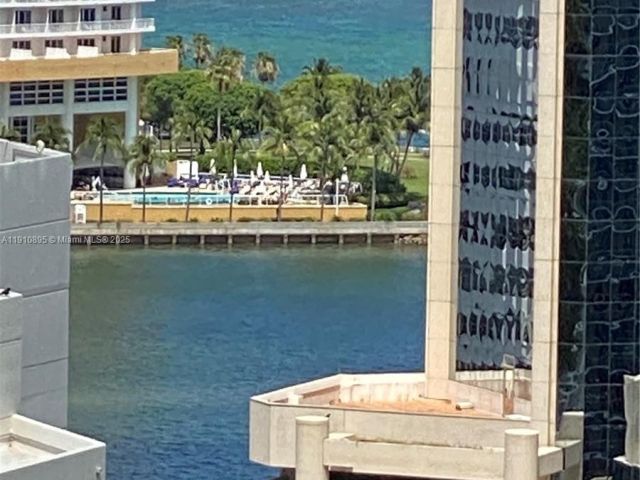 1-bedroom condo for sale in Miami - 1050 Brickell Ave 1904 - MondialRealty