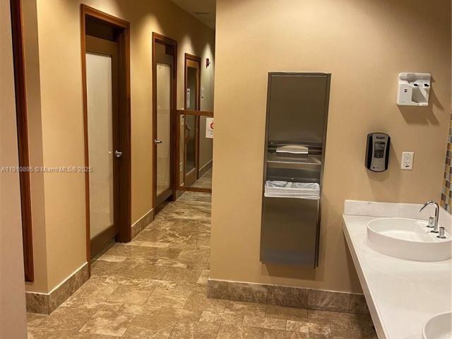 1-bedroom condo for sale in Miami - 1050 Brickell Ave 1904 - MondialRealty