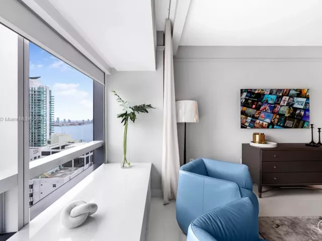 1-bedroom condo for rent in Miami - 1435 Brickell Ave 3410 - MondialRealty