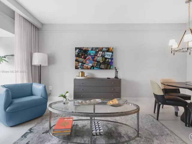 1-bedroom condo for rent in Miami - 1435 Brickell Ave 3410 - MondialRealty