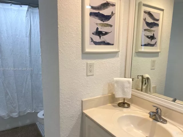 2-bedroom condo for rent in Hollywood - 4001 S Ocean Dr 14F - MondialRealty
