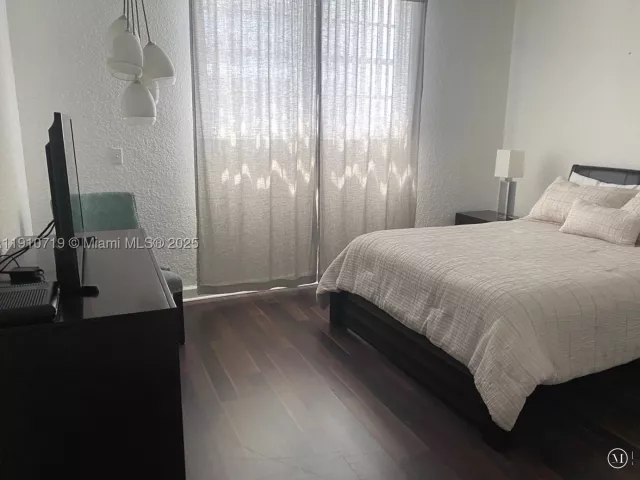 2-bedroom condo for rent in Hollywood - 4001 S Ocean Dr 14F - MondialRealty