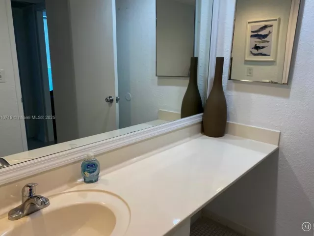 2-bedroom condo for rent in Hollywood - 4001 S Ocean Dr 14F - MondialRealty