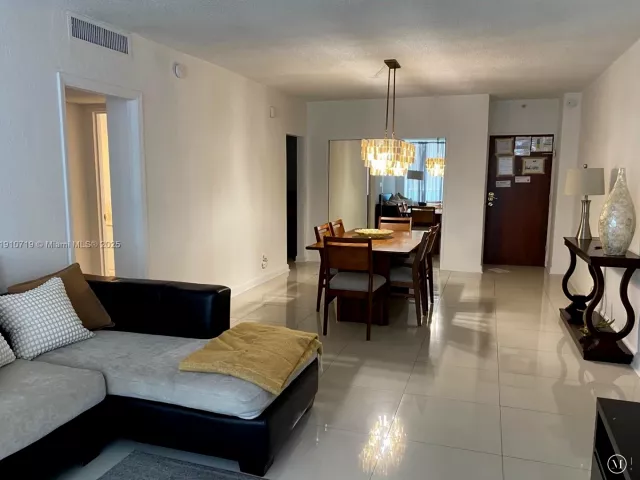 2-bedroom condo for rent in Hollywood - 4001 S Ocean Dr 14F - MondialRealty