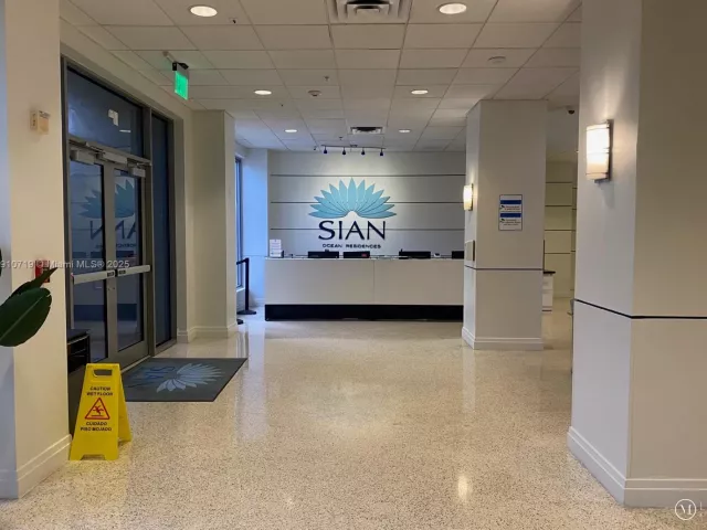 2-bedroom condo for rent in Hollywood - 4001 S Ocean Dr 14F - MondialRealty