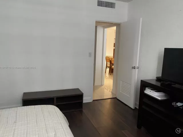 2-bedroom condo for rent in Hollywood - 4001 S Ocean Dr 14F - MondialRealty