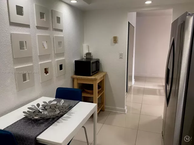 2-bedroom condo for rent in Hollywood - 4001 S Ocean Dr 14F - MondialRealty