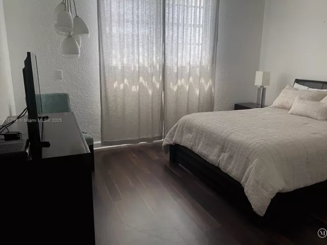 2-bedroom condo for rent in Hollywood - 4001 S Ocean Dr 14F - MondialRealty