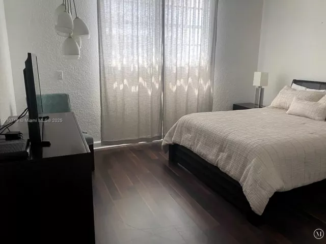 2-bedroom condo for rent in Hollywood - 4001 S Ocean Dr 14F - MondialRealty