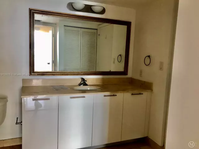 Apartment for sale  Unit #605 - photo 6763077