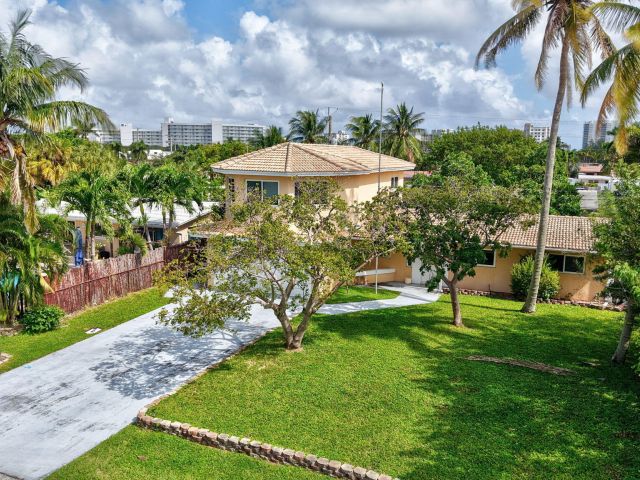 Home for sale at 1300 NE 26th Avenue NE - photo 6846725