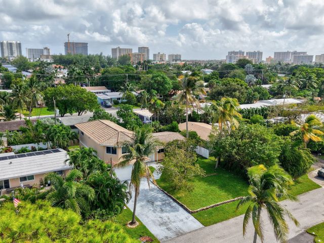 Home for sale at 1300 NE 26th Avenue NE - photo 6846726