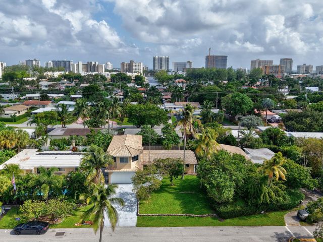 Home for sale at 1300 NE 26th Avenue NE - photo 6846727