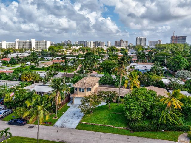 Home for sale at 1300 NE 26th Avenue NE - photo 6846728