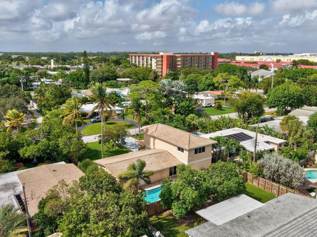 Home for sale at 1300 NE 26th Avenue NE - photo 6846737