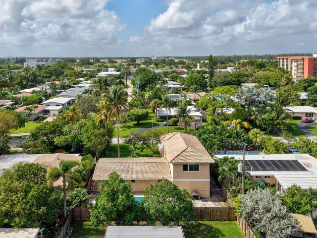 Home for sale at 1300 NE 26th Avenue NE - photo 6846738