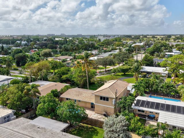 Home for sale at 1300 NE 26th Avenue NE - photo 6846739