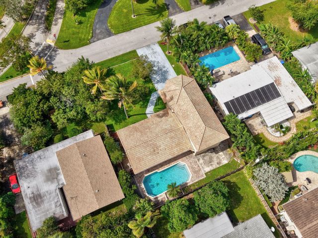 Home for sale at 1300 NE 26th Avenue NE - photo 6846740