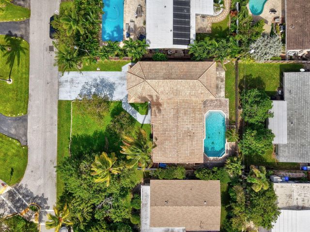 Home for sale at 1300 NE 26th Avenue NE - photo 6846741