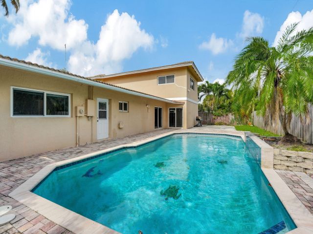 Home for sale at 1300 NE 26th Avenue NE - photo 6846742