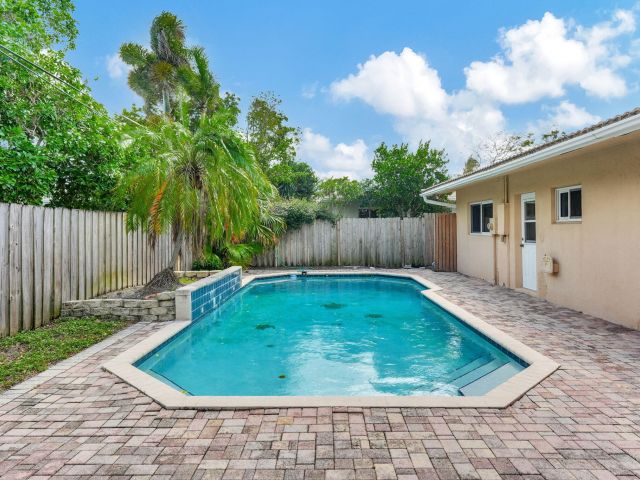 Home for sale at 1300 NE 26th Avenue NE - photo 6846743