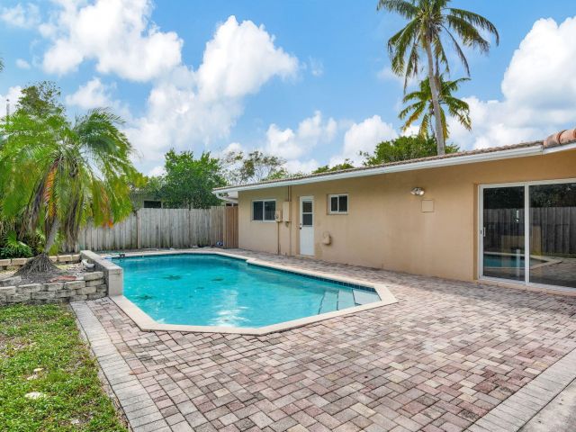 Home for sale at 1300 NE 26th Avenue NE - photo 6846744