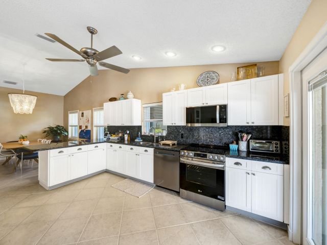 Home for rent at 7661 W Country Club Boulevard - photo 6764002