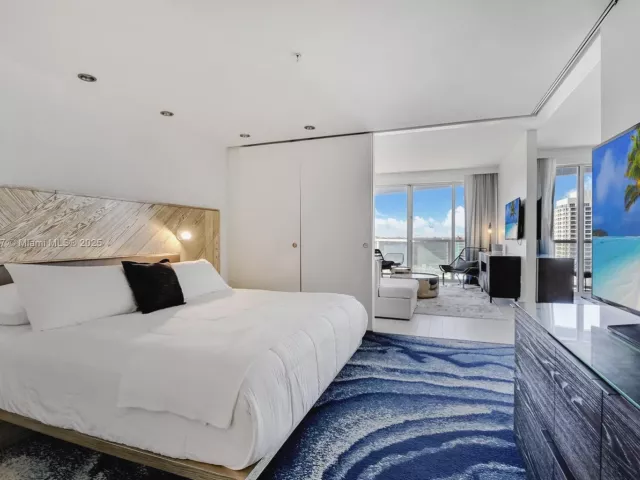 2-bedroom condo for sale in Fort Lauderdale - 3101 Bayshore Dr 1802 - MondialRealty