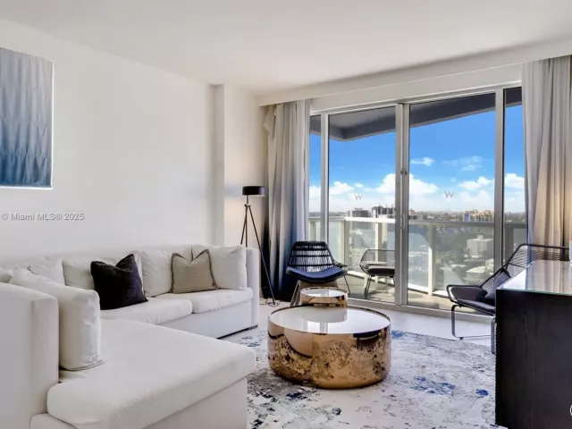 2-bedroom condo for sale in Fort Lauderdale - 3101 Bayshore Dr 1802 - MondialRealty