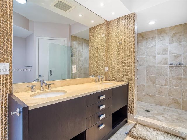 Apartment for sale  Unit #1701 - photo 6765882