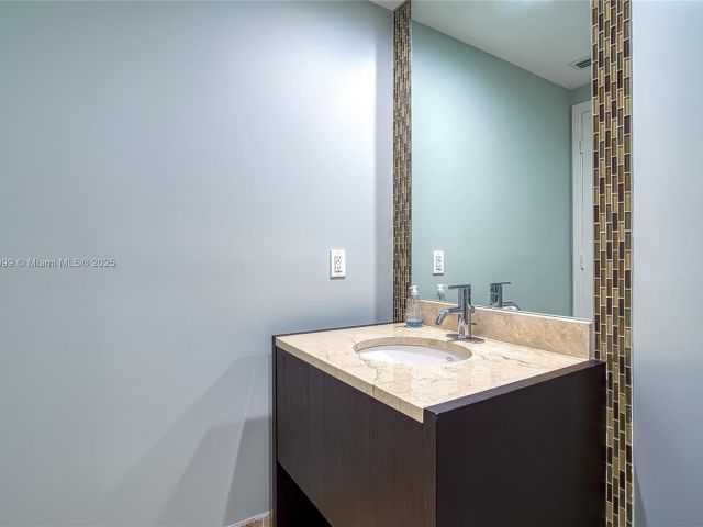 Apartment for sale  Unit #1701 - photo 6765886