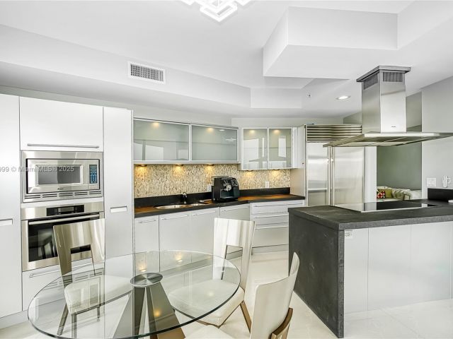 Apartment for sale  Unit #1701 - photo 6765893