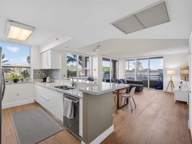 2-bedroom condo for rent in Aventura - 19501 W Country Club Dr 313 - MondialRealty