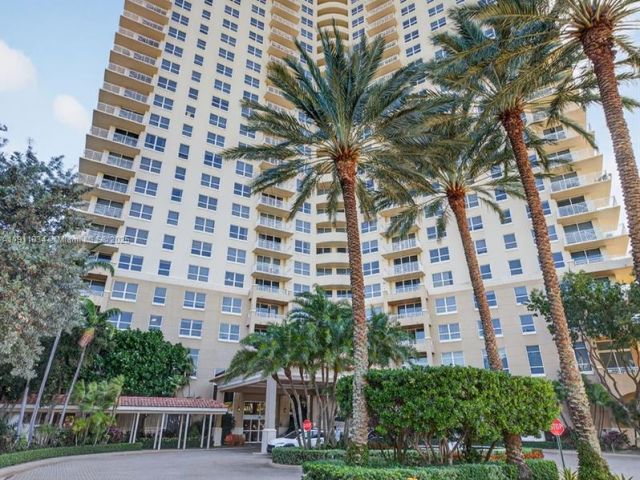 2-bedroom condo for rent in Aventura - 19501 W Country Club Dr 313 - MondialRealty