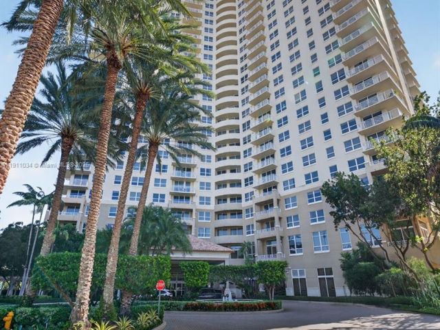 2-bedroom condo for rent in Aventura - 19501 W Country Club Dr 313 - MondialRealty