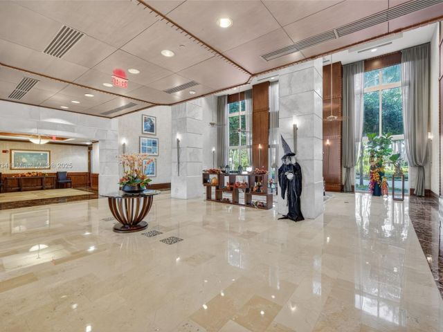 2-bedroom condo for rent in Aventura - 19501 W Country Club Dr 313 - MondialRealty