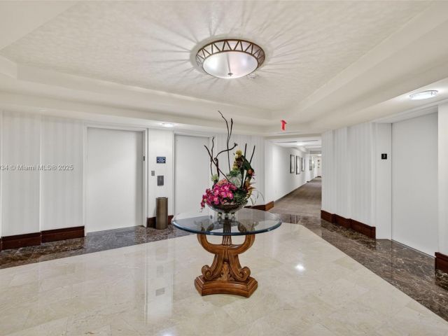 2-bedroom condo for rent in Aventura - 19501 W Country Club Dr 313 - MondialRealty