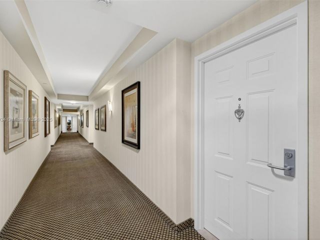 2-bedroom condo for rent in Aventura - 19501 W Country Club Dr 313 - MondialRealty