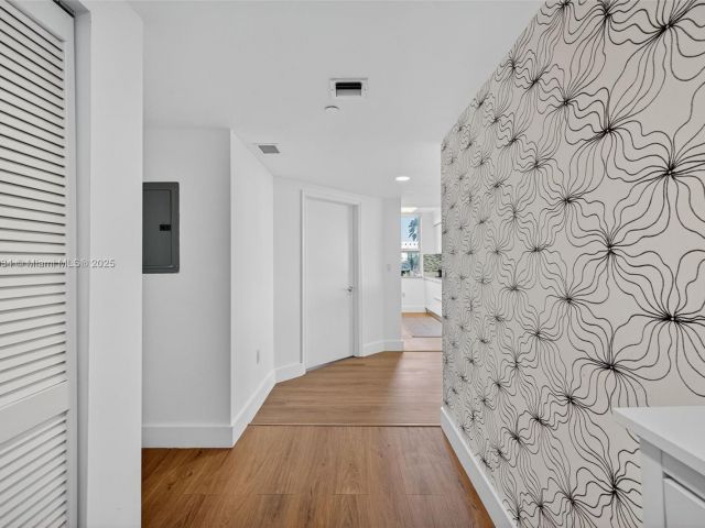 2-bedroom condo for rent in Aventura - 19501 W Country Club Dr 313 - MondialRealty