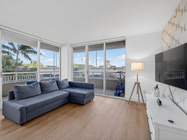 2-bedroom condo for rent in Aventura - 19501 W Country Club Dr 313 - MondialRealty