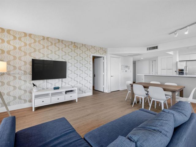 2-bedroom condo for rent in Aventura - 19501 W Country Club Dr 313 - MondialRealty