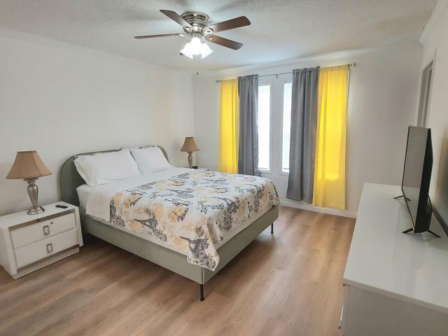 Home for rent at 1401 W 9th Street - photo 6764535