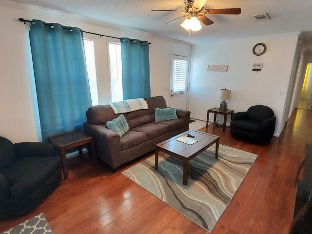 Home for rent at 1401 W 9th Street - photo 6764537