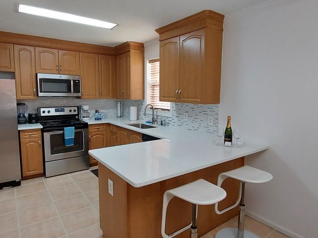 Home for rent at 1401 W 9th Street - photo 6764538