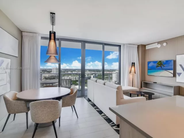 1-bedroom condo for sale in Hollywood - 4010 S Ocean Dr R3206 - MondialRealty