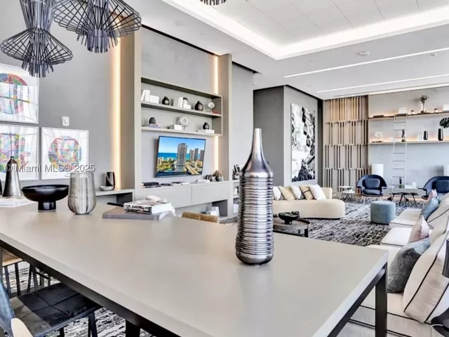 1-bedroom condo for sale in Hollywood - 4010 S Ocean Dr R3206 - MondialRealty