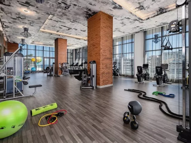 1-bedroom condo for sale in Hollywood - 4010 S Ocean Dr R3206 - MondialRealty