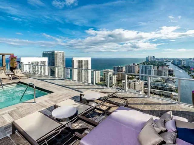 1-bedroom condo for sale in Hollywood - 4010 S Ocean Dr R3206 - MondialRealty