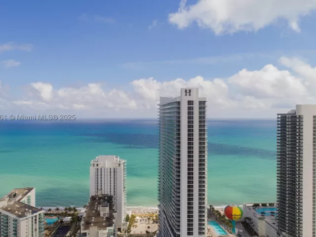 1-bedroom condo for sale in Hollywood - 4010 S Ocean Dr R3206 - MondialRealty