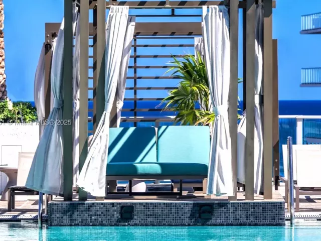 1-bedroom condo for sale in Hollywood - 4010 S Ocean Dr R3206 - MondialRealty